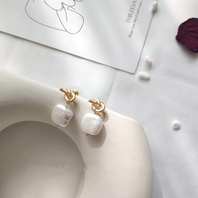 Boucle d’oreille nouée en laiton plaqué or mat 14K Pearl Drop Dangle, boucles d’oreilles délicates, boucles d’oreilles en perles d’eau douce