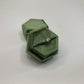 Boîte à bagues en velours hexagonal vert armée